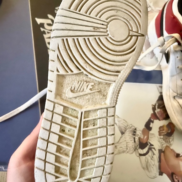 Air Jordan 1 Mid GS 'Chicago - Picture 2 of 3